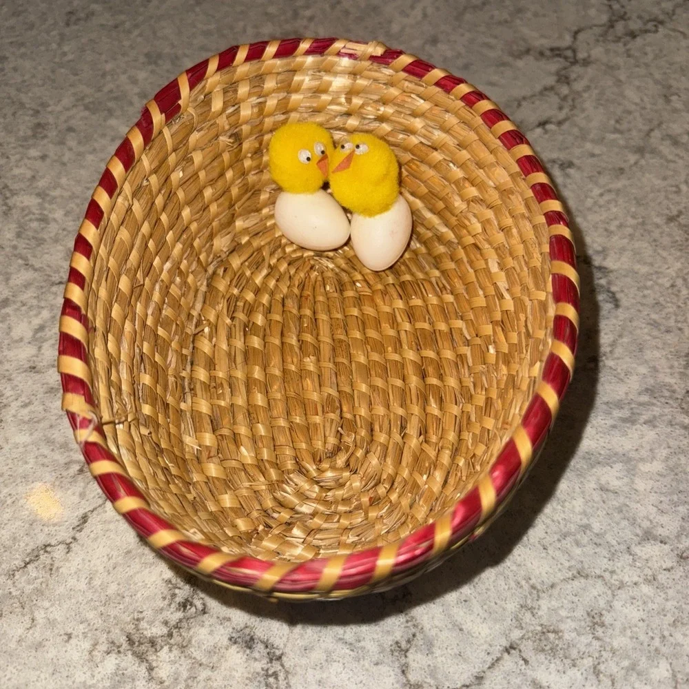 Vintage Handwoven Chicken Basket with Lid Straw Coiled Cottage Farmhouse 7.5x5.5
